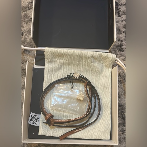 Loewe Small Anagram strap in Calfskin and Brass - Picture 2 of 7